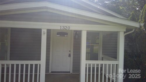 1320 12th St Ne, Hickory, NC, 28601-2709 | Card Image
