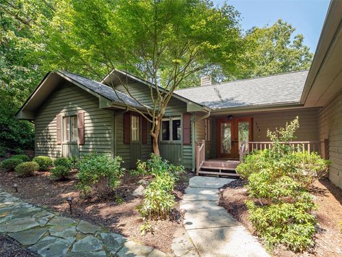 204 Greenleaf Dr, Flat Rock, NC, 28731-9584 | Card Image