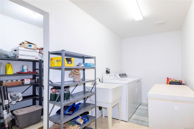 5th bedroom (suite) down | Image 41