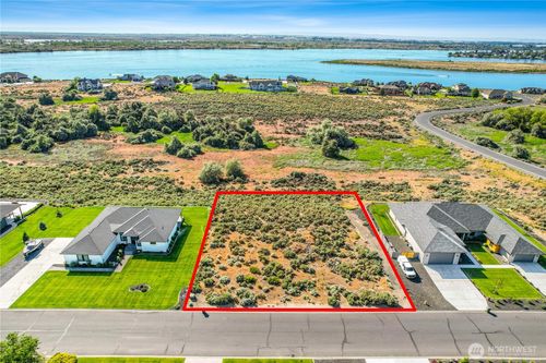8084 Dune Lake Rd Se, Moses Lake, WA, 98837-8209 | Card Image