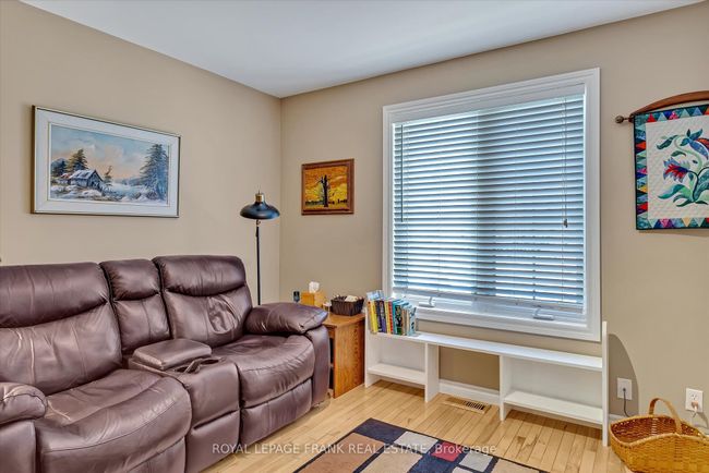 18 E Beehive Dr, House other with 3 bedrooms, 2 bathrooms and 10 parking in Bobcaygeon ON | Image 27