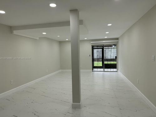 g111-140 Nw 87th Ave, Miami, FL, 33172-4539 | Card Image