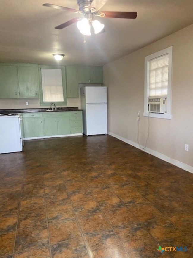 613 S Laurel Ave, House other with 1 bedrooms, 1 bathrooms and null parking in Luling TX | Image 5