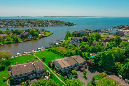 10 Hidden Harbor Dr, Babylon, NY, 11702-3339 | Card Image