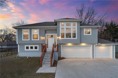 2312 Ne 72nd Ter, Gladstone, MO, 64118-2313 | Card Image