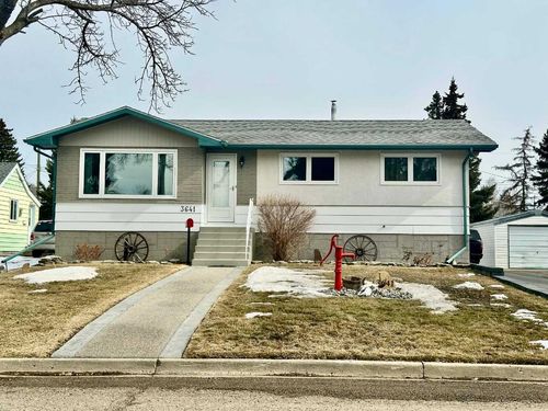 3641 44 St, Ponoka, AB, T4J1A6 | Card Image