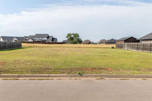 2001 Pinnacle Dr, Weatherford, OK, 73096-1083 | Card Image
