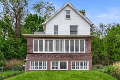 228 W 11th Ave, Tarentum, PA, 15084-1212 | Card Image