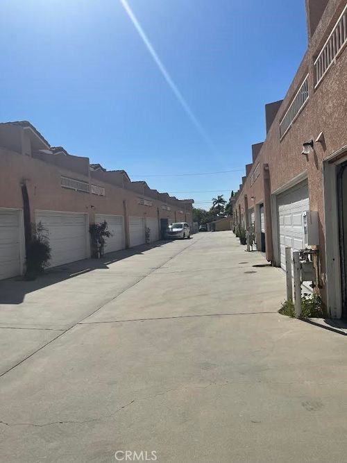 d-20725 Seine Avenue, Lakewood, CA, 90715 | Card Image