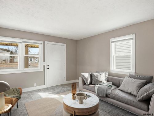 4528 S 61 Street, Omaha, NE, 68117 | Card Image