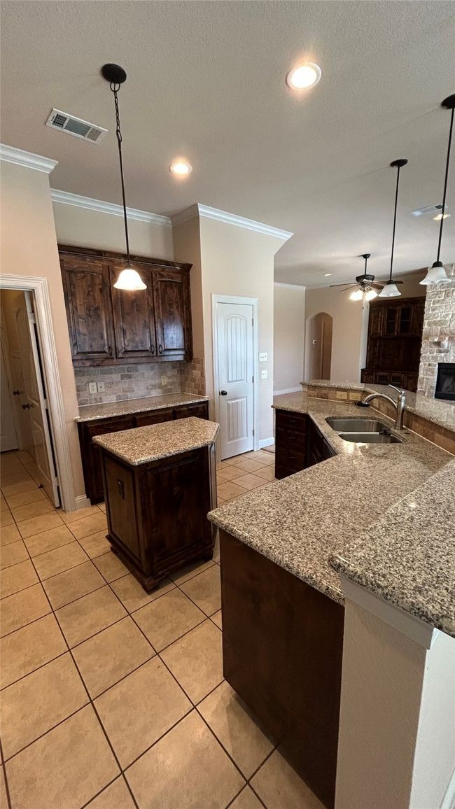 433 Chisholm Trl, House other with 4 bedrooms, 2 bathrooms and null parking in Justin TX | Image 8
