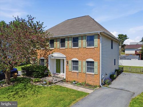 1040 Hampton Cir, HAGERSTOWN, MD, 21742-4603 | Card Image