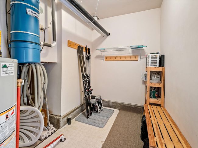 Exercise area with baseboards | Image 28