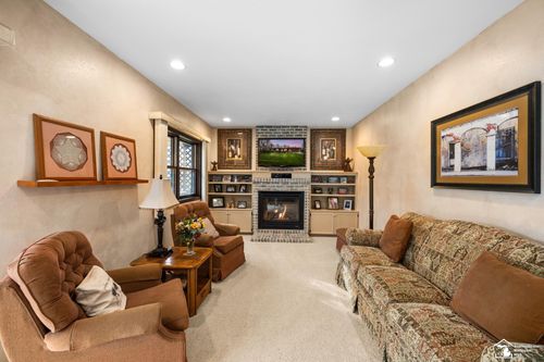 49 James Dr, Carleton, MI, 48117-9376 | Card Image