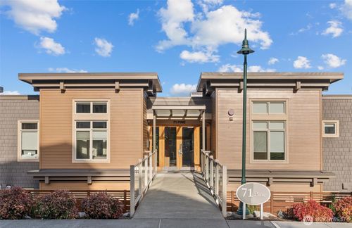 apt-212-71 Pine St, Edmonds, WA, 98020-7235 | Card Image