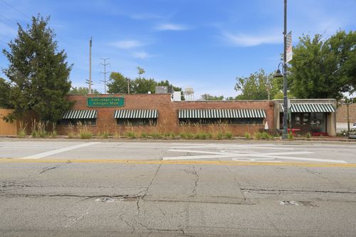 800 E 31st St, La Grange Park, IL, 60526-1223 | Card Image