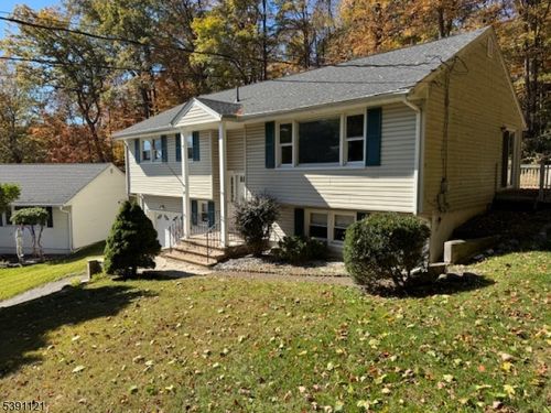 32 Matthews Ter, Bloomingdale, NJ, 07403-1805 | Card Image