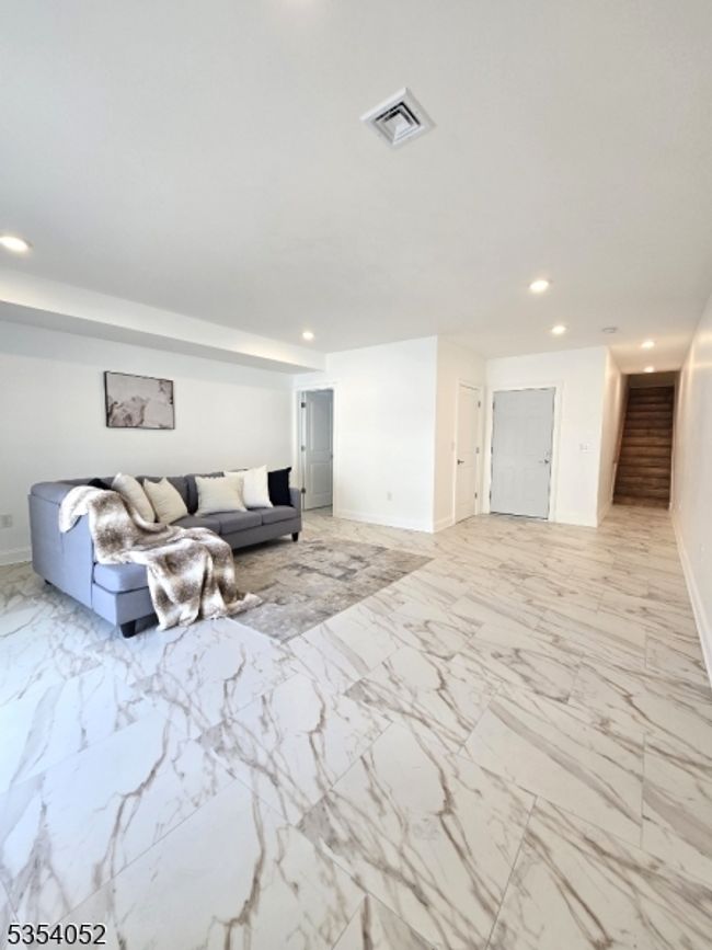 90 Seaview Ave, Home with 6 bedrooms, 4 bathrooms and null parking in Jersey City NJ | Image 45