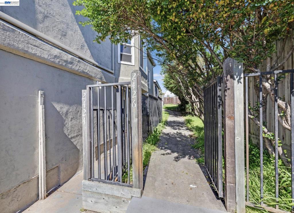 Residential Lease in Oakland 2