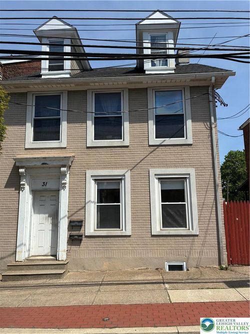 31 W Main St, Macungie, PA, 18062-1118 | Card Image