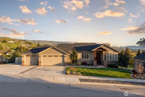 850 Autumn Crest Drive, Wenatchee, WA, 98801 | Card Image