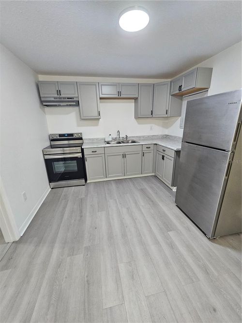 6341 Dewey Robbins Rd, Howey In The Hills, FL, 34737-4017 | Card Image