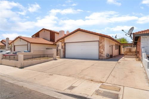 1729 Yellow Rose St, Las Vegas, NV, 89108-2031 | Card Image