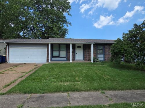 3019 Oriental Dr, Florissant, MO, 63031-1449 | Card Image