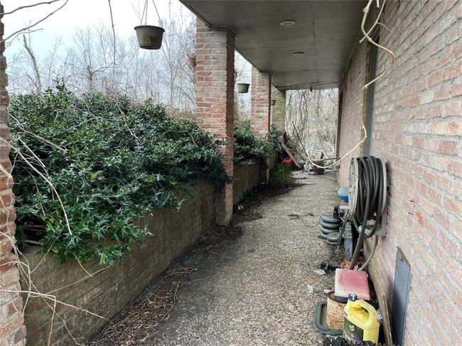 This is the front porch. If you walk down to the far end, you will come up to the pool area. | Image 41