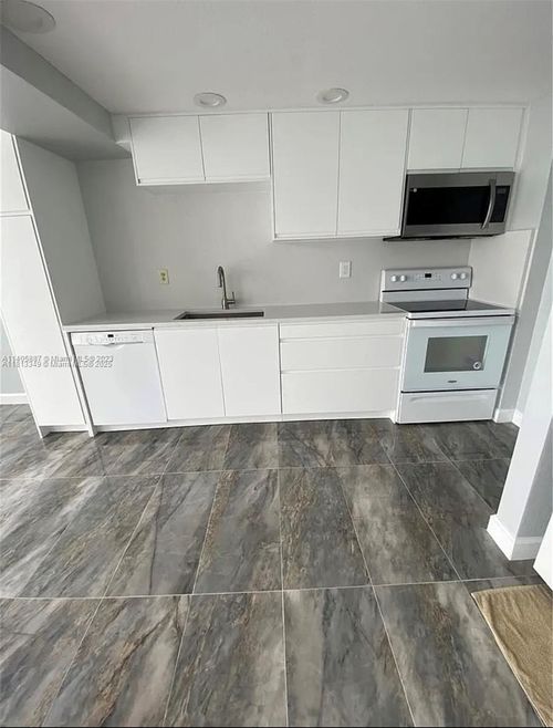 apt-402-2101 Atlantic Shores Blvd, Hallandale Beach, FL, 33009-2858 | Card Image