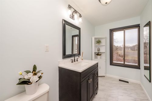 145 Canterbury Ln, Londonderry, NH, 03053-3633 | Card Image