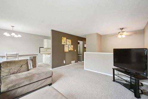 1003 Pontiac Ln, Chanhassen, MN, 55317-9450 | Card Image