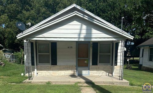 628 East St, Emporia, KS, 66801-3138 | Card Image