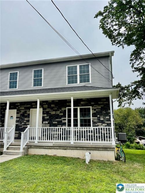 203 N 7th St, Bangor, PA, 18013-1734 | Card Image