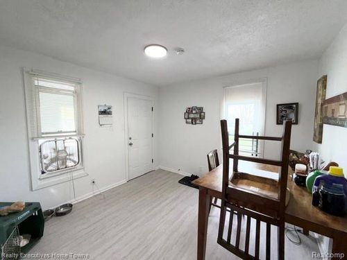 57 Oak St, River Rouge, MI, 48218-1406 | Card Image