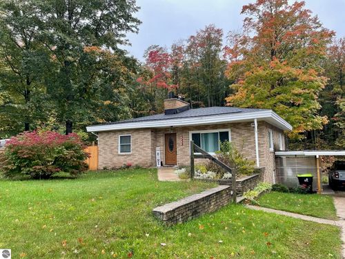 7939 County Road 571 Ne, Mancelona, MI, 49659-9520 | Card Image