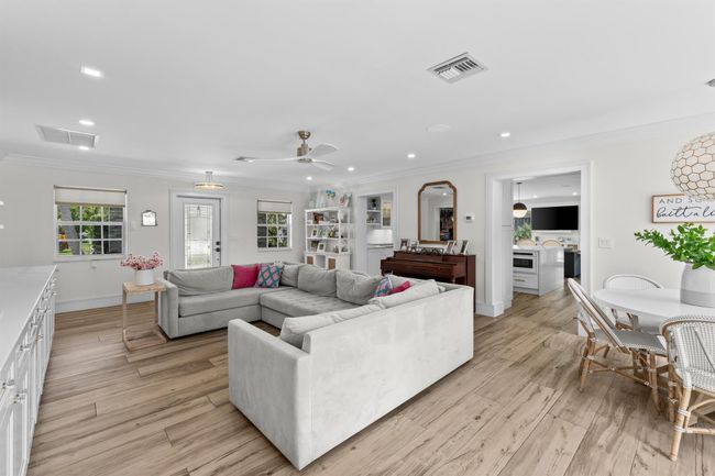 912 Roberts Rd, House other with 3 bedrooms, 3 bathrooms and null parking in Delray Beach FL | Image 4