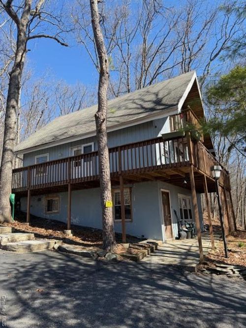 120 Swallow Ct, Bushkill, PA, 18324-8733 | Card Image