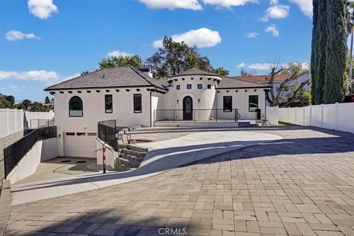5520 Woodlake Ave, Woodland Hills, CA, 91367 | Card Image