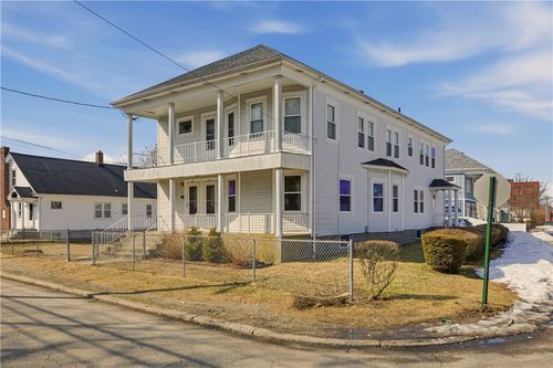 982 York Ave, Pawtucket, RI, 02861-2343 | Card Image