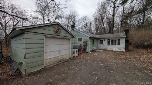 114 Weyants Ln, Newburgh, NY, 12550-8830 | Card Image