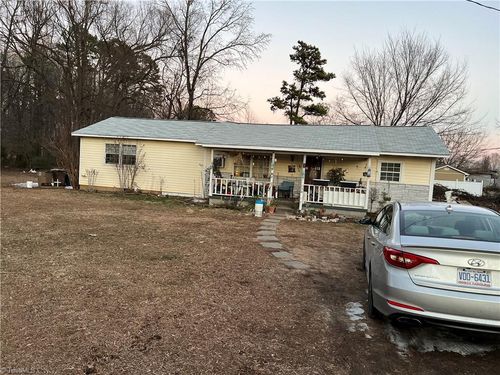 2503 W Vandalia Rd, Greensboro, NC, 27407-7525 | Card Image
