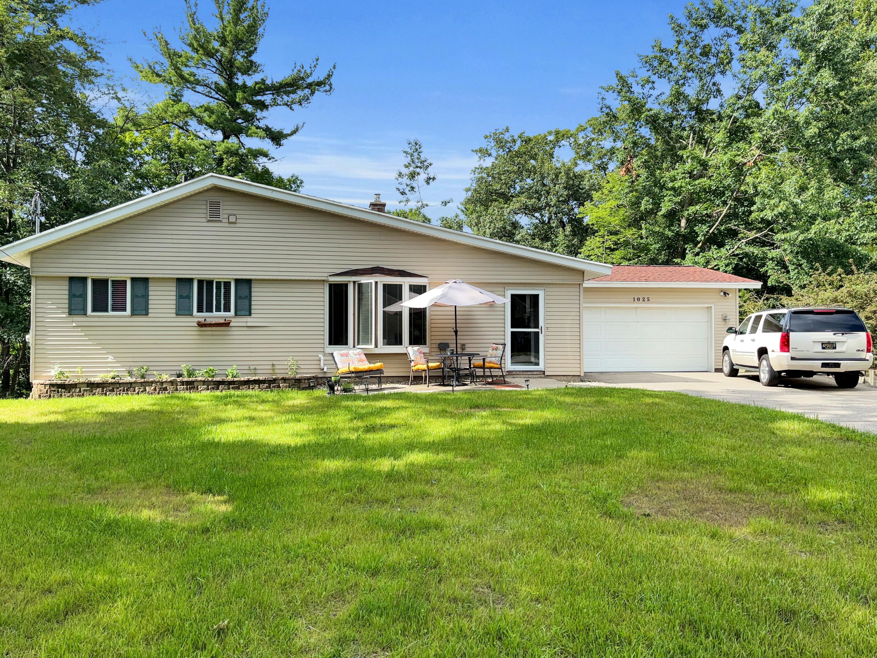 Gentian Dr, Grand Rapids, MI 49508