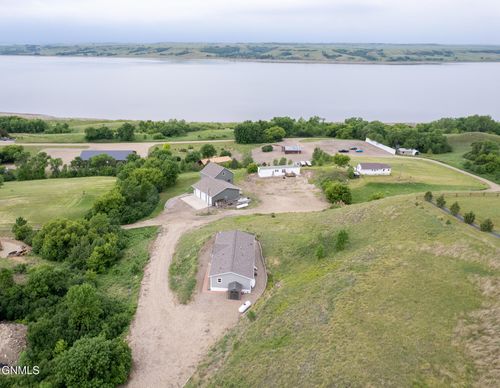 8166 Palm Rd Sw, Linton, ND, 58552-7016 | Card Image