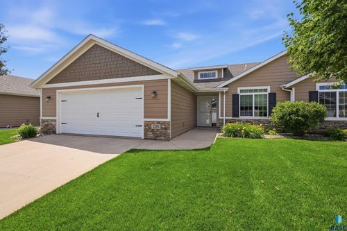 205 E 81st Pl Place, Sioux Falls, SD, 57108 | Card Image