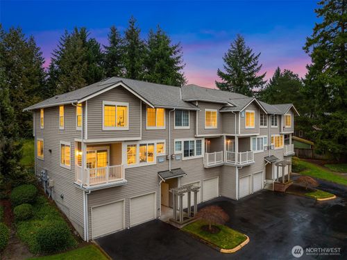 18646 Ne 57th Way, Redmond, WA, 98052-6120 | Card Image