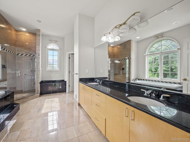 40-web-or-mls-P2222395.jpg | Image 9