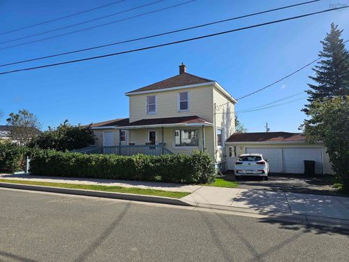 6 Alphonse St, House with 3 bedrooms, 2 bathrooms and 4 parking in Glace Bay NS | Card Image