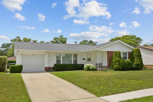 1116 Maple Ln, Elk Grove Village, IL, 60007-4534 | Card Image
