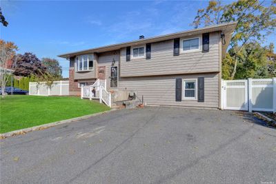 47 Sunburst Drive, House other with 5 bedrooms, 2 bathrooms and null parking in Deer Park NY | Image 3